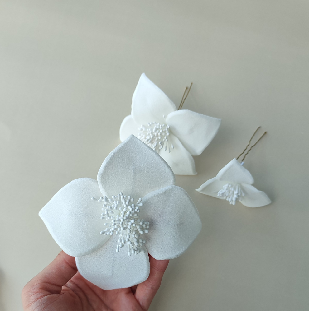 Lily Set Pin